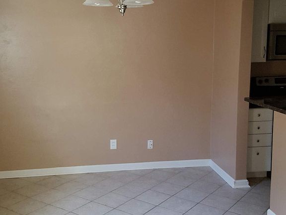 3rd image of 455 Dauphin Ln