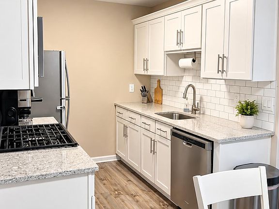 4th image of 231 Atlantic Street #15