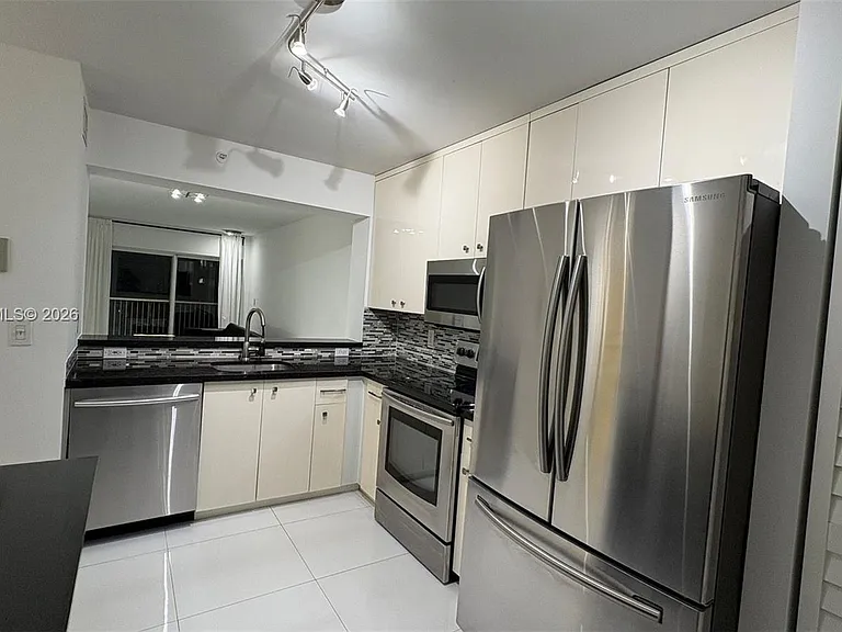 9560 Weldon Cir #J308 — Photo 9