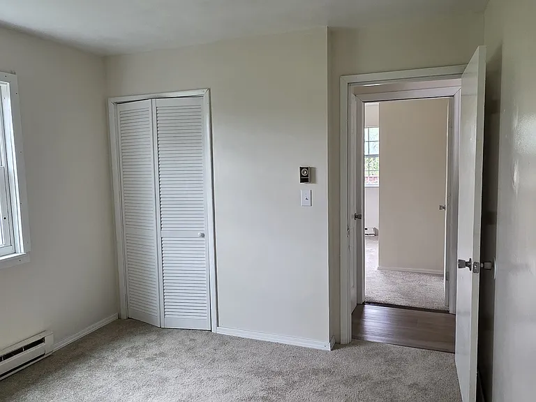 555 1/2 Canterbury Dr — Photo 24