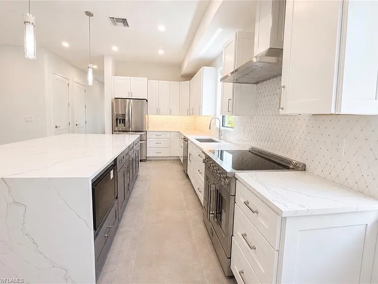2727 Van Buren Ave — Photo 3