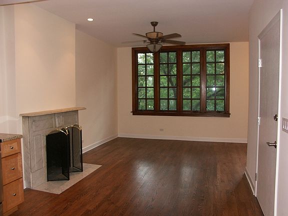 3rd image of 1005 N La Salle Dr Unit 2