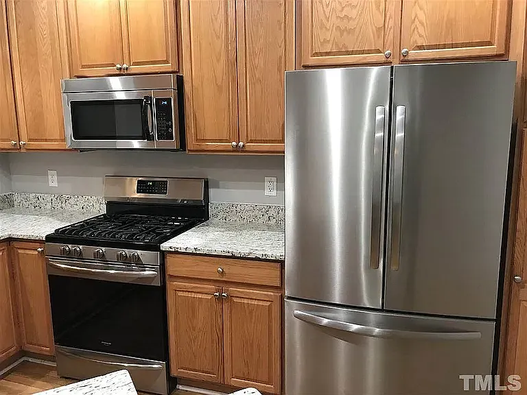 834 Saratoga Dr — Photo 6