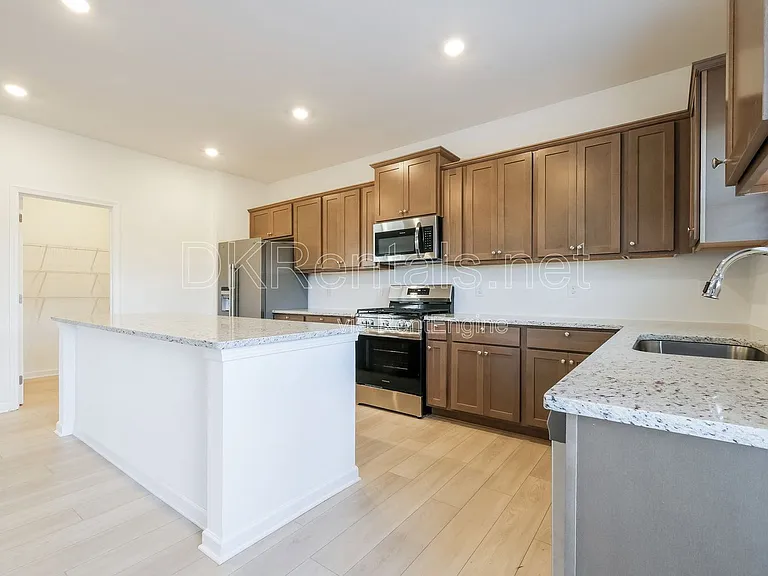 131 Shelter Ln E — Photo 8