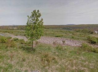 10 Jeffrey Dr, Pleasant Valley, NY 12569