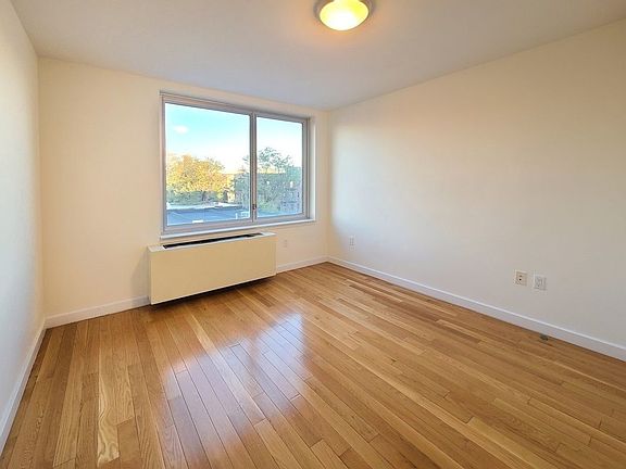 5th image of 52-05 Queens Blvd #5Y