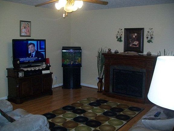 3rd image of 167 Cloverdale Dr