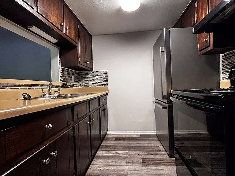 Flowerdale Apartments — Photo 5