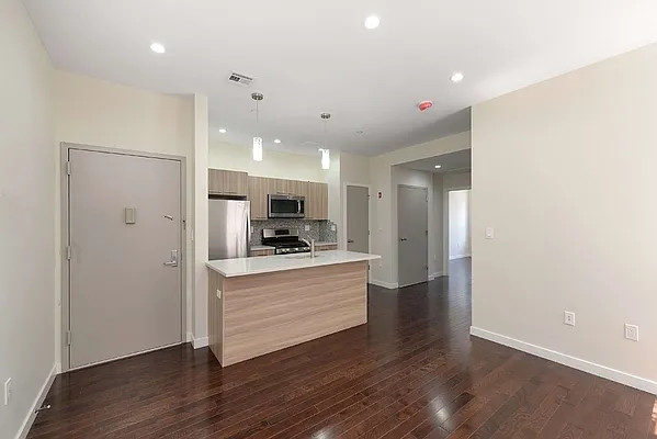Rented by Julia Shildkret Real Estate Group | media 10