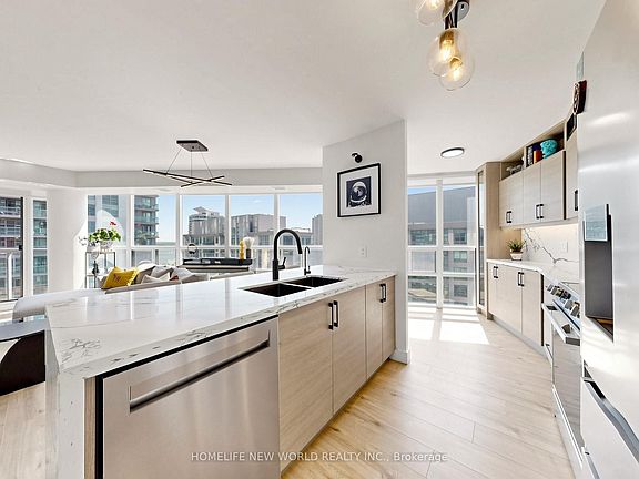 3rd image of 30 Grand Trunk Cres #1911