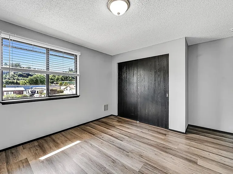 912 Algona Blvd N #B — Photo 9