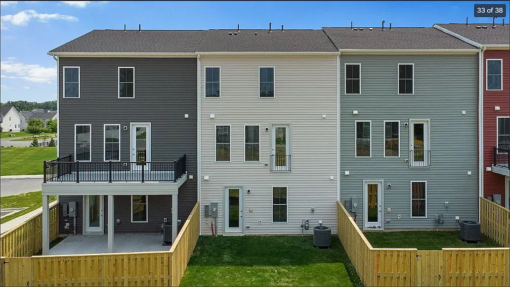 3 bed, 2388 sqft, $2,425 — Photo 4