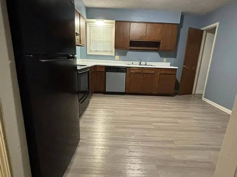 690 College Dr — Photo 5