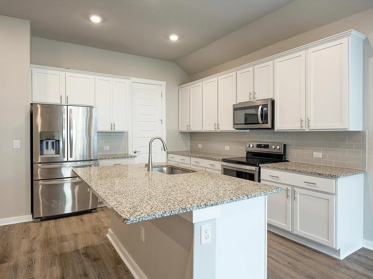 3 bed, 2.0 bath, 1459 sqft, $2,000 — Photo 4