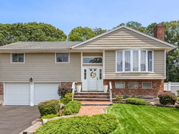 31 Sterling Lane, Smithtown, NY 11787