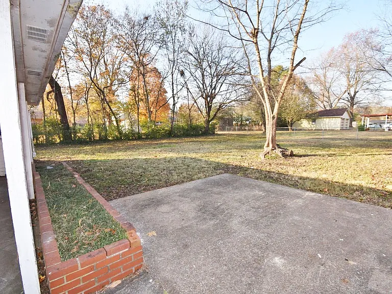 907 Dogwood Dr — Photo 16