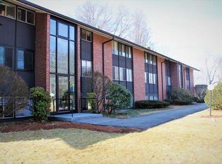 8 Longwood Dr APT 4, Andover, MA 01810