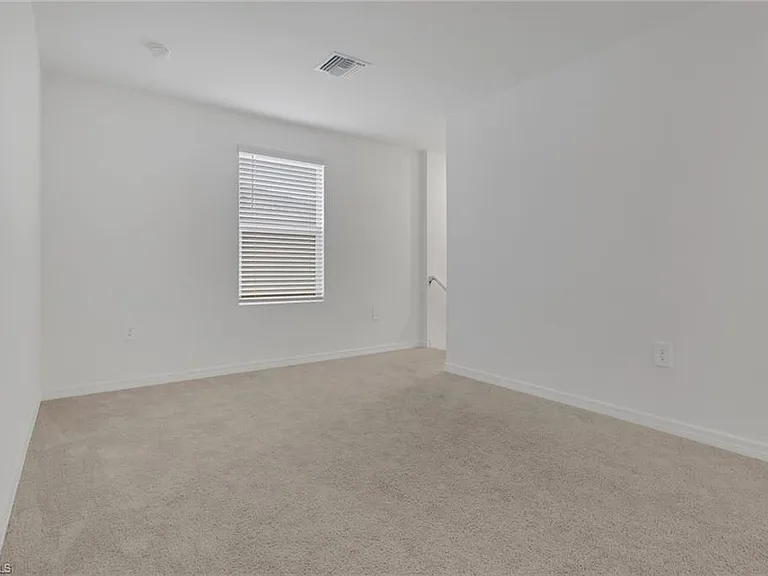 19550 Fairhill Ct — Photo 17