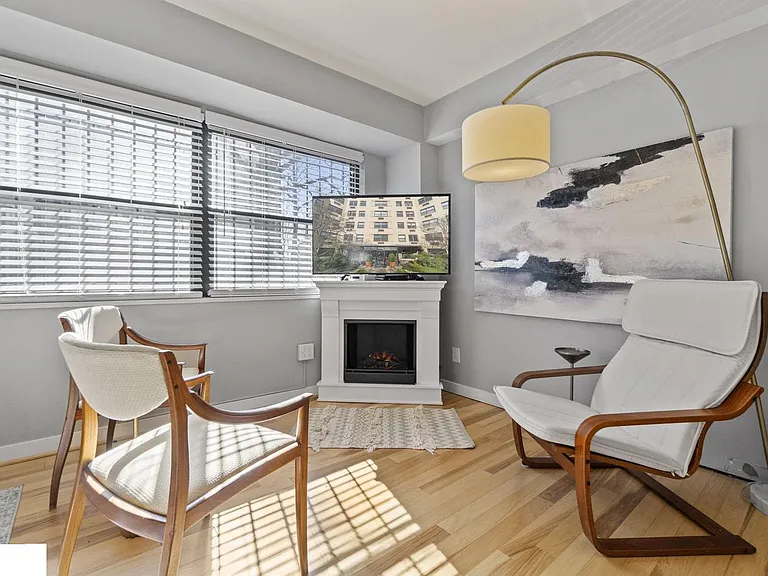 1801 Clydesdale Pl NW #329 — Photo 4