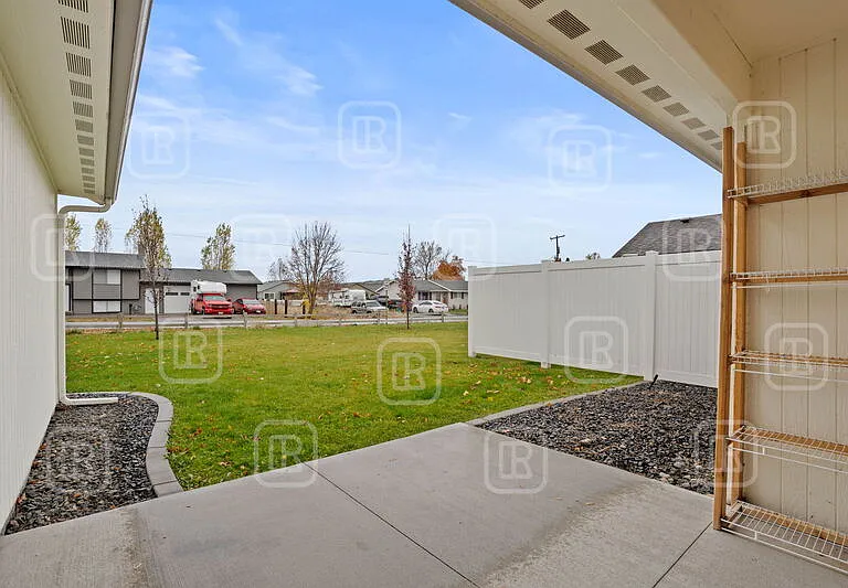 17020 E Knox Ln — Photo 30