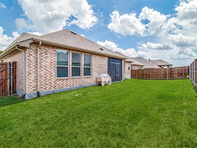 3521 Washington Dr — Photo 17