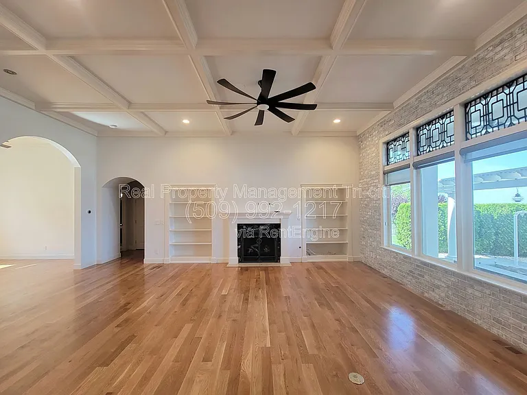 1644 Naples Ln — Photo 9