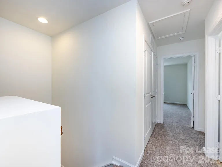 2436 Silverthorn Dr — Photo 17