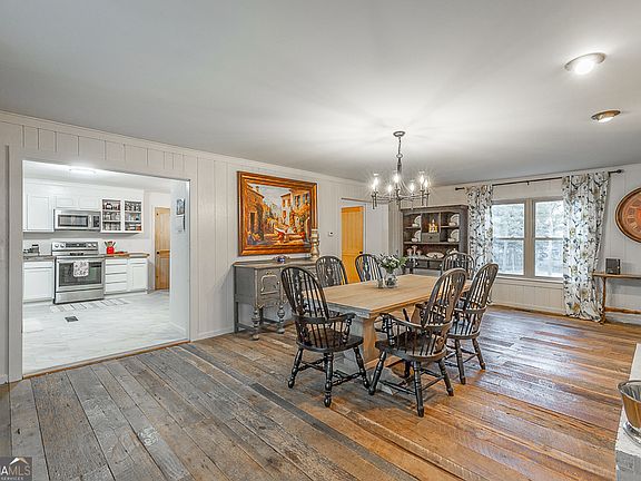 6th image of 721 Gowan Rd