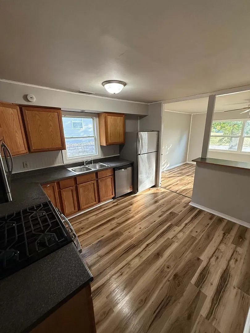 3-Bed 1 Bath Home with a 1-Car Detached Garage and a Fenced Backyard — Photo 3