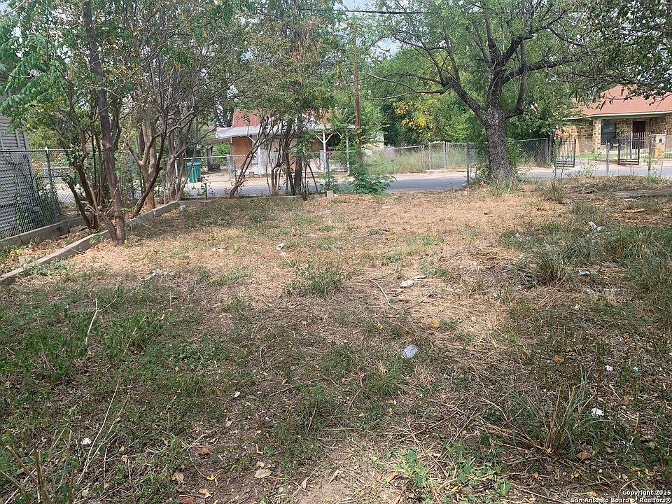2nd image of 210 Mercedes LOT 22