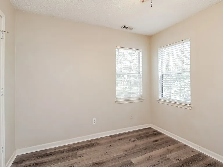8433 Woodford Bridge Dr — Photo 14