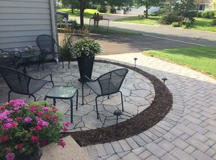 992 Bavaria Hills Ct, Chaska, MN 55318