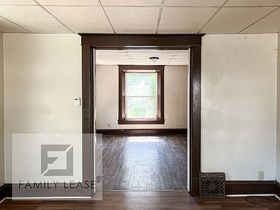 3rd image of 845 W Leafland Ave