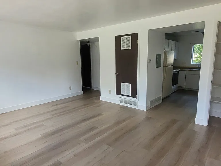 627 N 600 W #10 — Photo 2