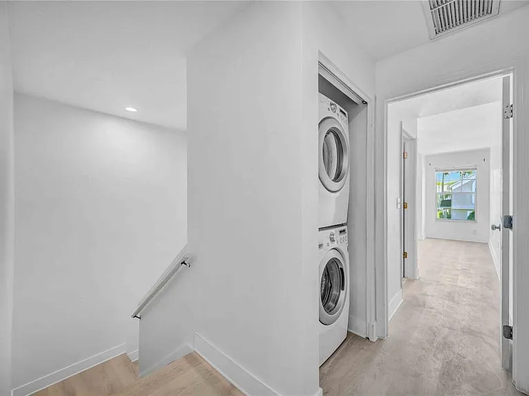 727 Kensington Lake Cir — Photo 38