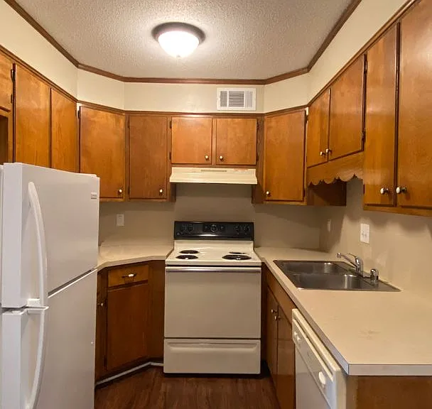 Club View Apartments — Photo 30