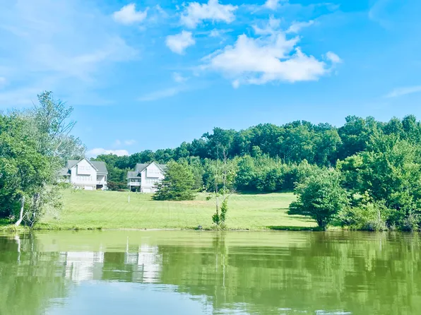 1 Lands End Cir, Union Hall, VA 24176