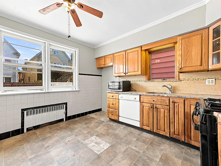 129 W 28th St #1 — Photo 7