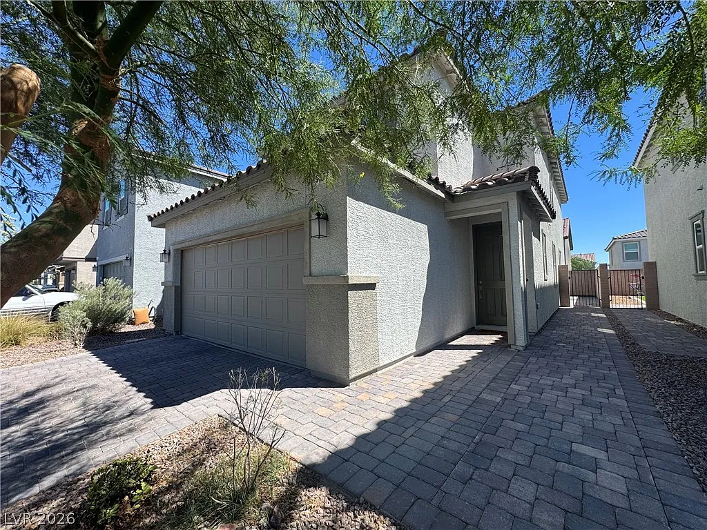 4 bed, 3.0 bath, 2118 sqft, $2,450 — Photo 2
