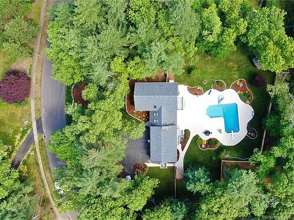 4th image of 24 Heritage Dr