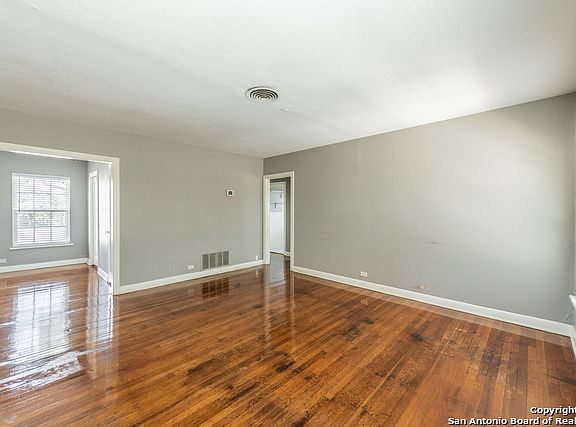 4th image of 553 Club Dr APT 4