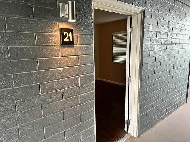 1st image of 726 E 9th St APT 21