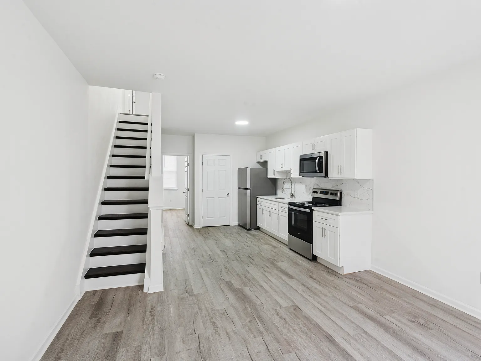 4 bed, 1048 sqft, $1,790 — Photo 3
