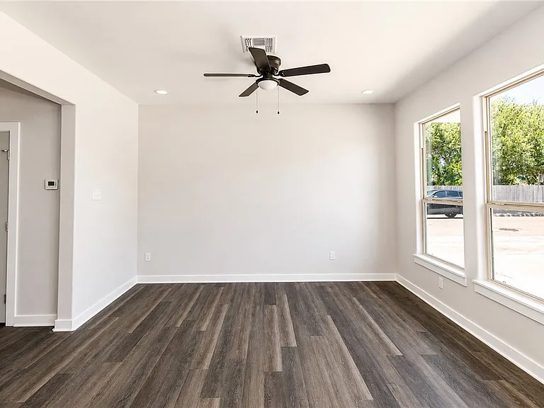 113 S Commonsway Dr — Photo 6