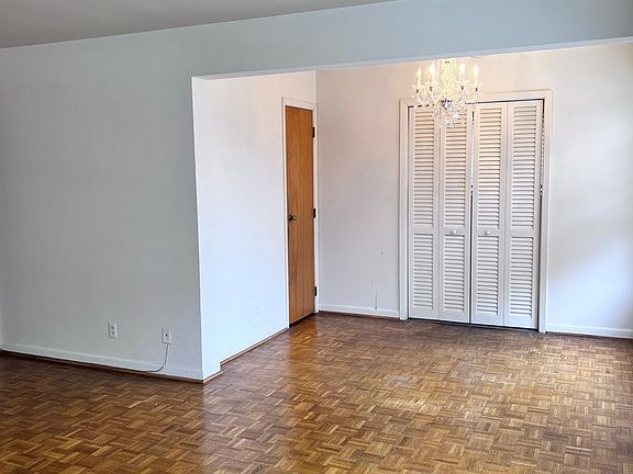 4th image of 2865 Erie Ave #4