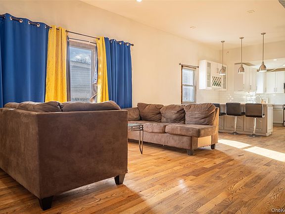 3rd image of 25620 Francis Lewis Boulevard