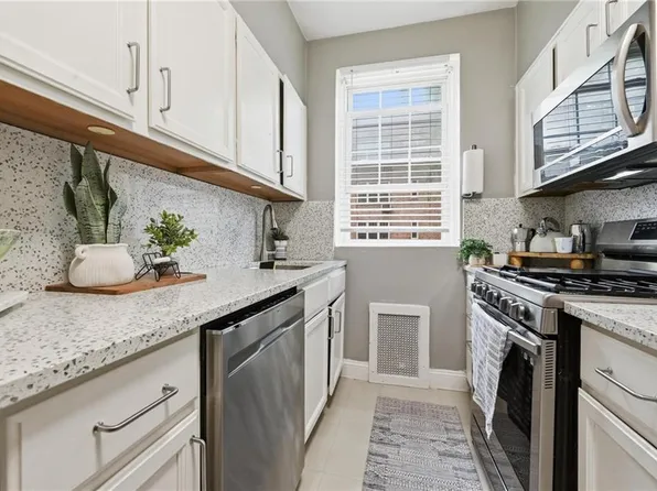 230 Central Ave APT 1F, Lawrence, NY 11559