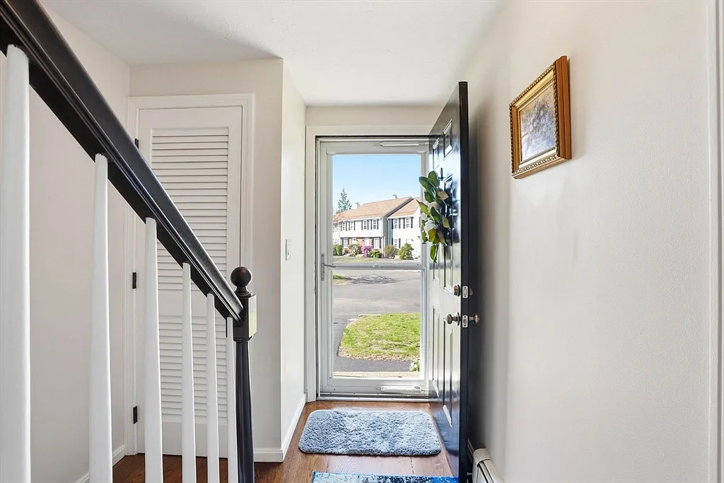 2 bed, 1.5 bath, 1640 sqft, $2,500 — Photo 2