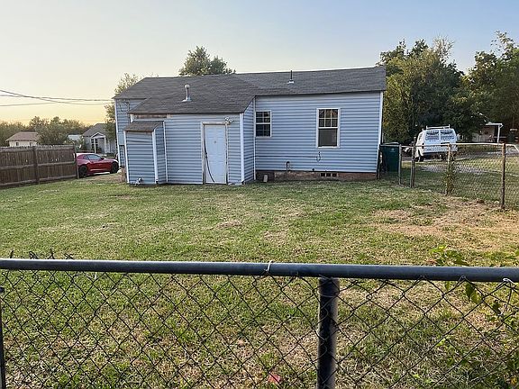 5th image of 2632 SW 23rd St