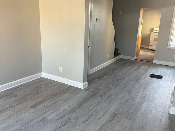 3rd image of 136-140 E Liberty Ave #136